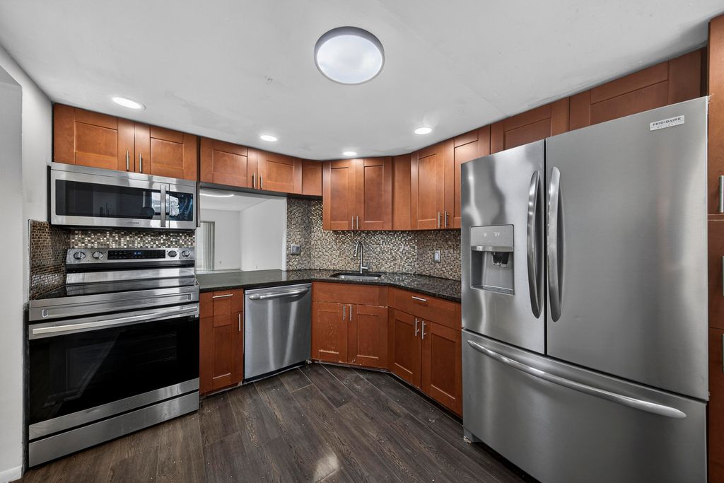 6301 N Falls Cir Drive 303, Lauderhill, FL 33319