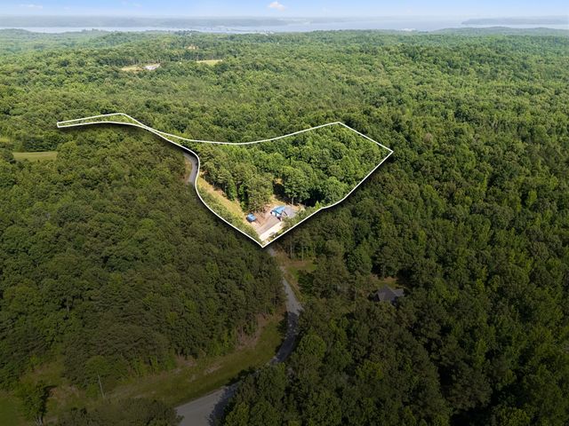 906 Riverwood Dr, Buchanan, TN 38222