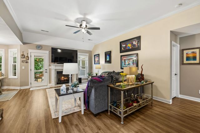 906 Riverwood Dr, Buchanan, TN 38222