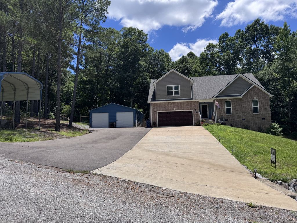 906 Riverwood Dr, Buchanan, TN 38222
