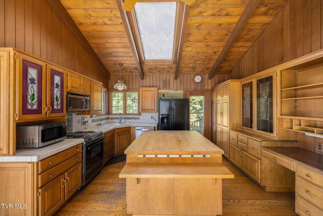 35000 Barrtree Lane, Glade Spring, VA 24340