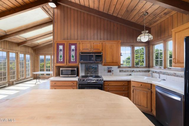 35000 Barrtree Lane, Glade Spring, VA 24340