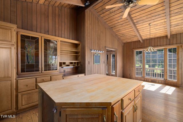 35000 Barrtree Lane, Glade Spring, VA 24340