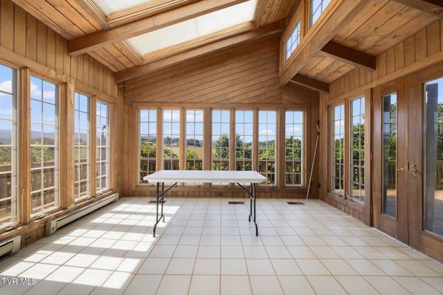 35000 Barrtree Lane, Glade Spring, VA 24340