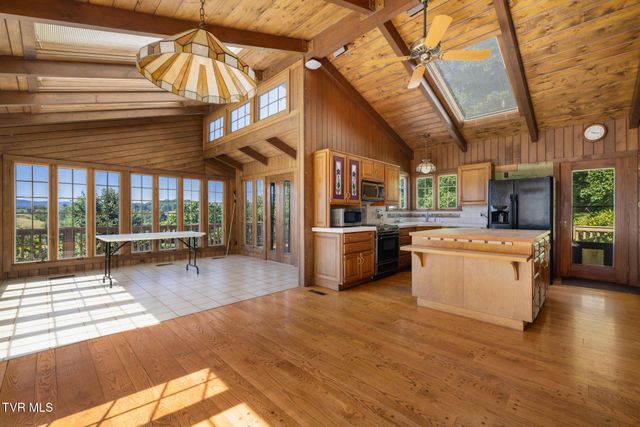 35000 Barrtree Lane, Glade Spring, VA 24340