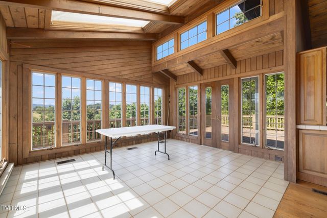 35000 Barrtree Lane, Glade Spring, VA 24340