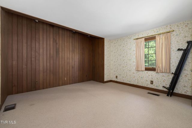 35000 Barrtree Lane, Glade Spring, VA 24340