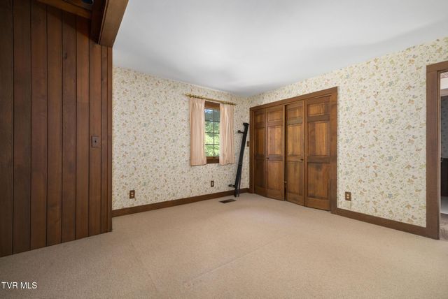 35000 Barrtree Lane, Glade Spring, VA 24340