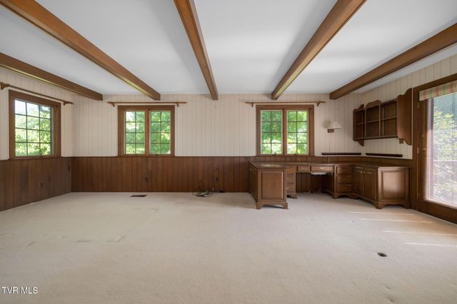 35000 Barrtree Lane, Glade Spring, VA 24340