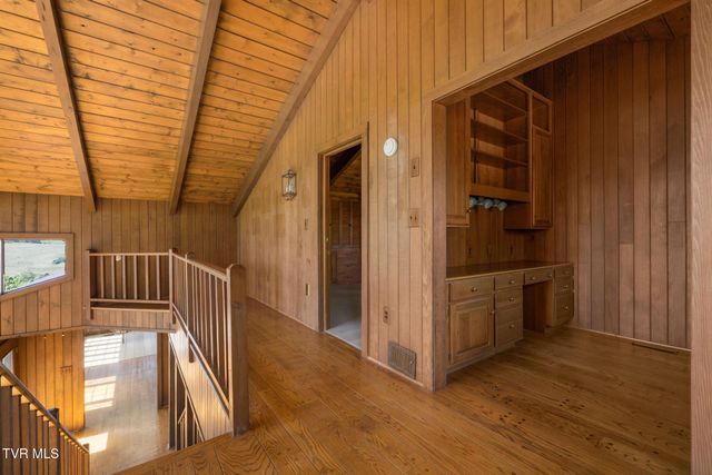35000 Barrtree Lane, Glade Spring, VA 24340