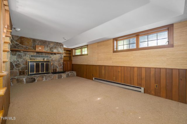 35000 Barrtree Lane, Glade Spring, VA 24340