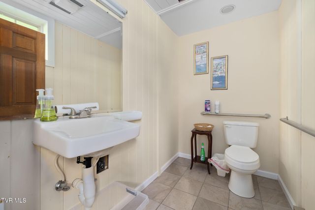 35000 Barrtree Lane, Glade Spring, VA 24340