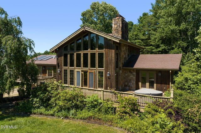 35000 Barrtree Lane, Glade Spring, VA 24340