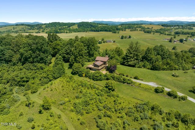 35000 Barrtree Lane, Glade Spring, VA 24340