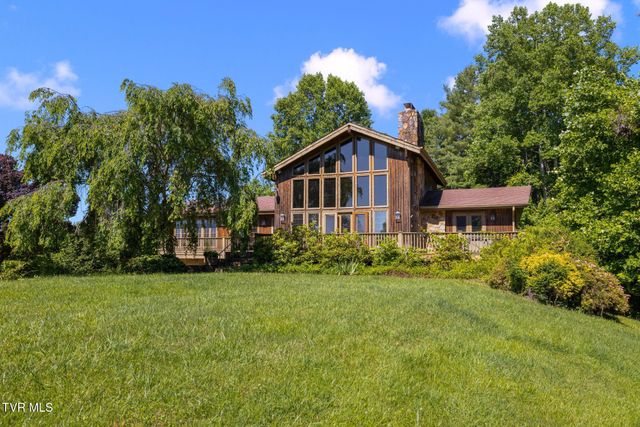35000 Barrtree Lane, Glade Spring, VA 24340