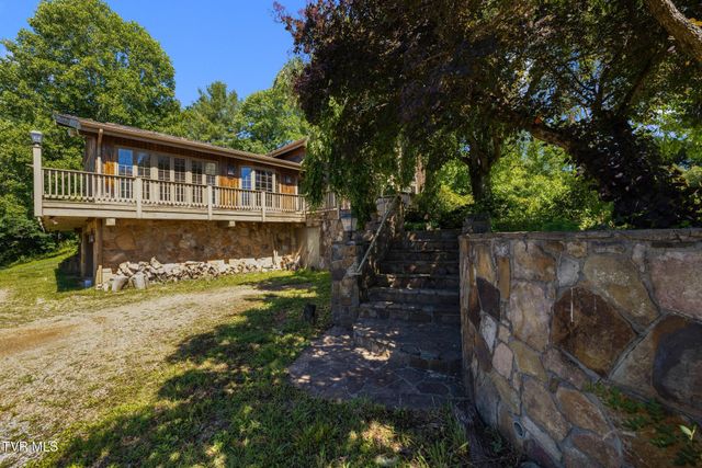 35000 Barrtree Lane, Glade Spring, VA 24340