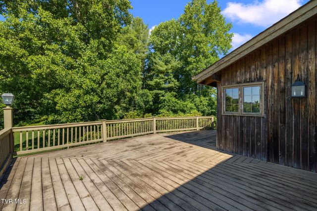 35000 Barrtree Lane, Glade Spring, VA 24340