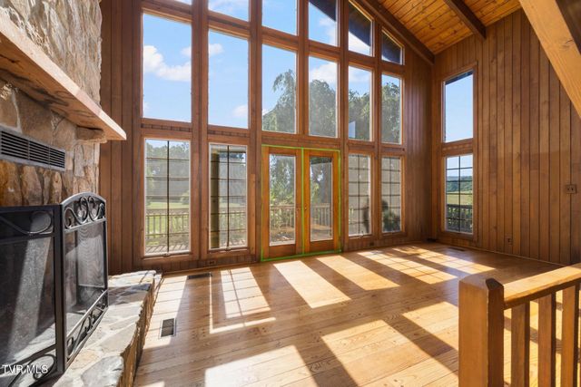 35000 Barrtree Lane, Glade Spring, VA 24340