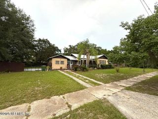 125 W FOREST PARK Drive, Palatka, FL 32177