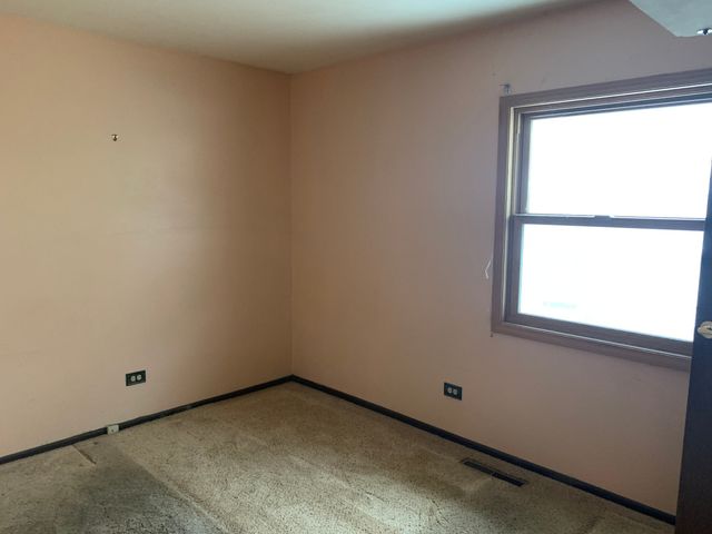 148 W Kennedy Drive, Streamwood, IL 60107