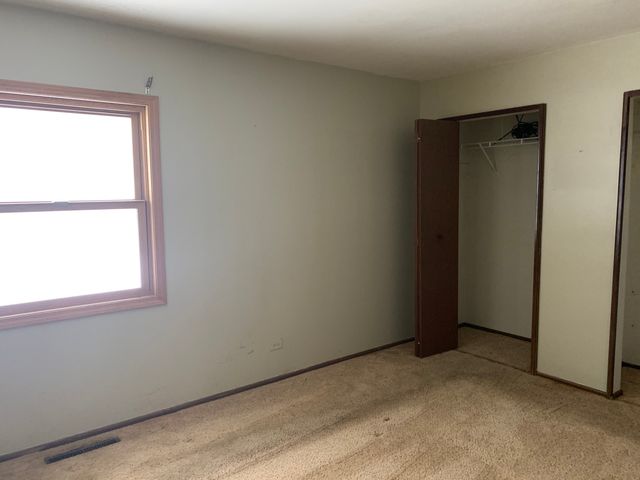 148 W Kennedy Drive, Streamwood, IL 60107