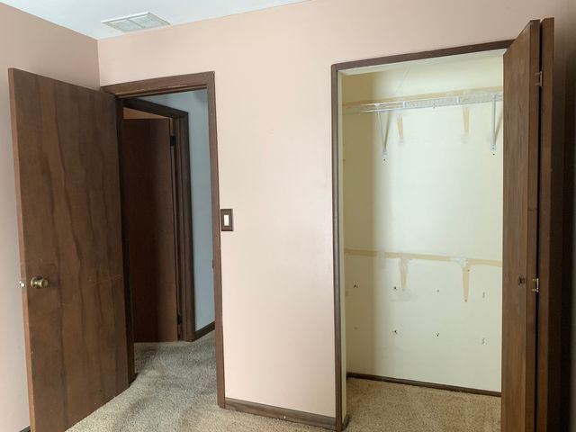 148 W Kennedy Drive, Streamwood, IL 60107