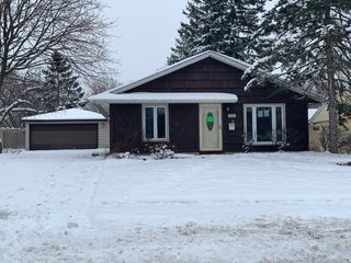 148 W Kennedy Drive, Streamwood, IL 60107