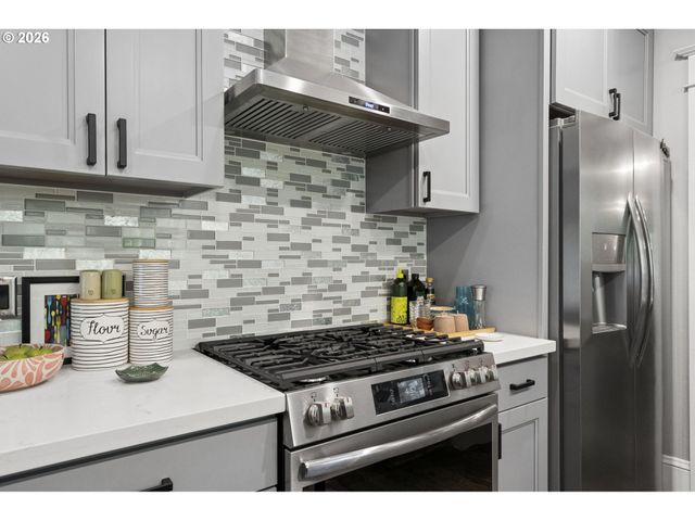 10214 Se YUKON St, Portland, OR 97266