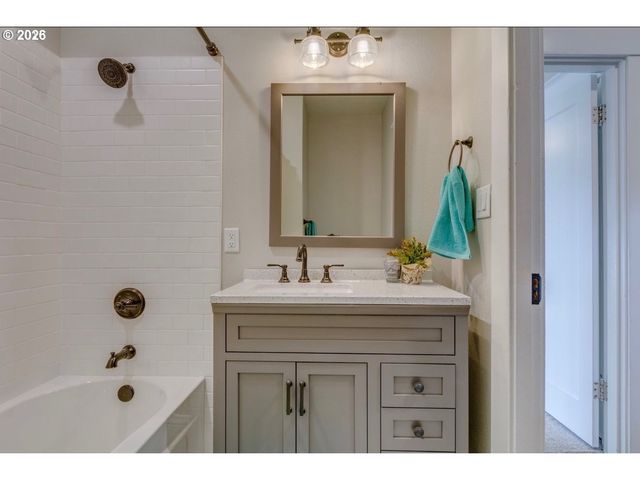 10214 Se YUKON St, Portland, OR 97266