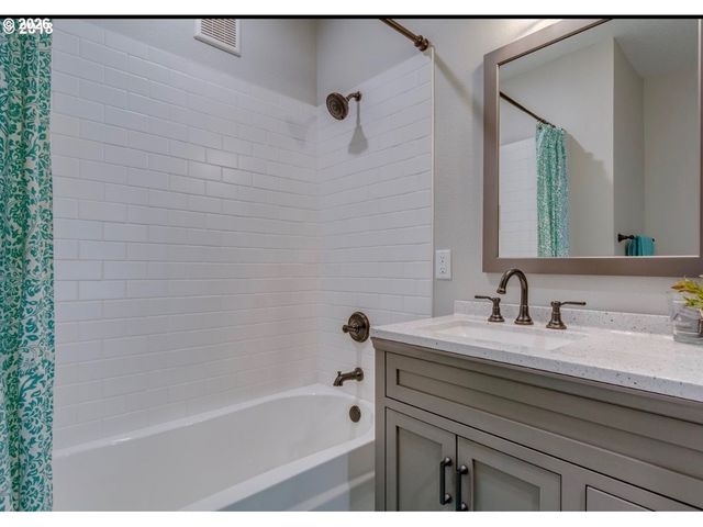 10214 Se YUKON St, Portland, OR 97266