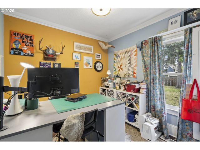 10214 Se YUKON St, Portland, OR 97266