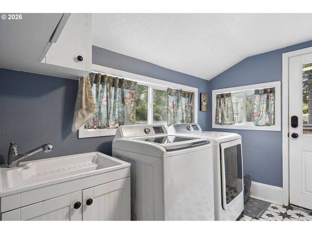 10214 Se YUKON St, Portland, OR 97266