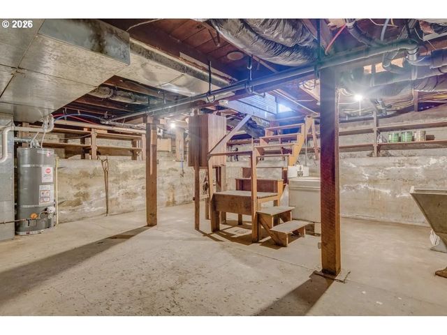 10214 Se YUKON St, Portland, OR 97266