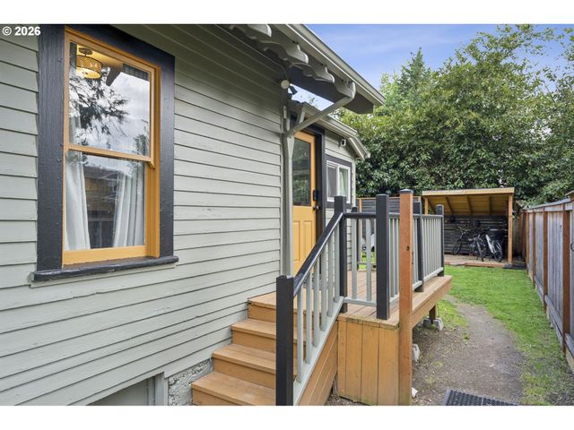 10214 Se YUKON St, Portland, OR 97266