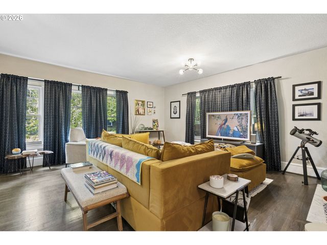 10214 Se YUKON St, Portland, OR 97266