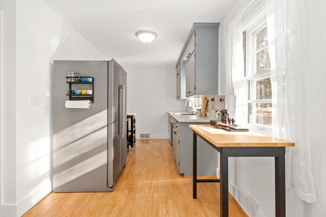 1024 County Road B2 W, Roseville, MN 55113