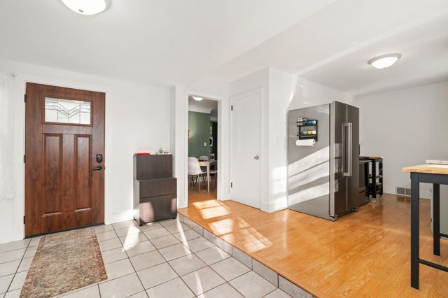 1024 County Road B2 W, Roseville, MN 55113