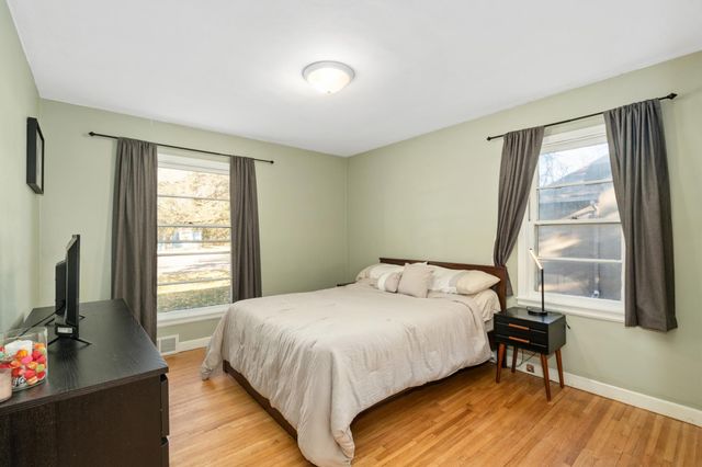 1024 County Road B2 W, Roseville, MN 55113