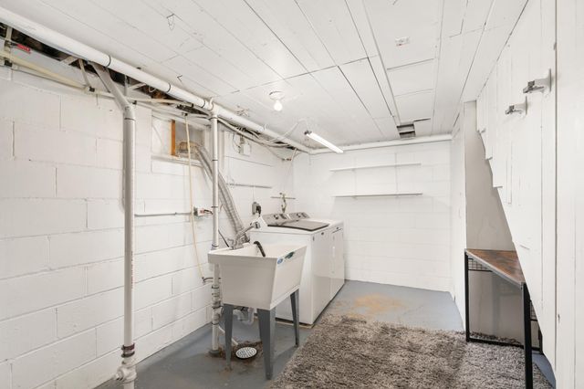 1024 County Road B2 W, Roseville, MN 55113