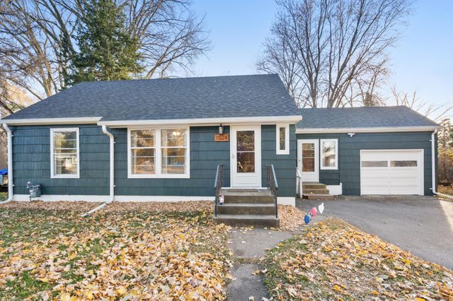 1024 County Road B2 W, Roseville, MN 55113