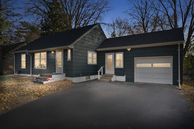 1024 County Road B2 W, Roseville, MN 55113