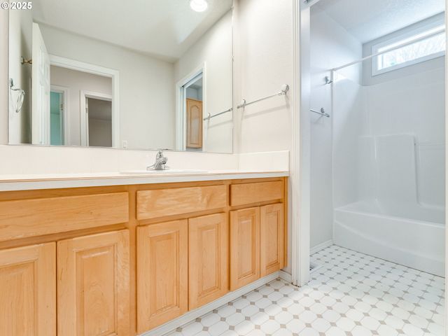 518 Nw WILLAMETTE Ct, Mc Minnville, OR 97128