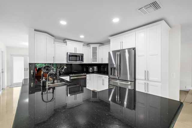 5939 NW 79th Way, Parkland, FL 33067