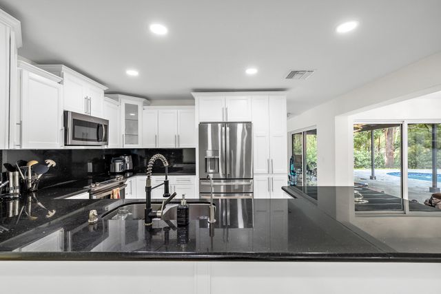 5939 NW 79th Way, Parkland, FL 33067