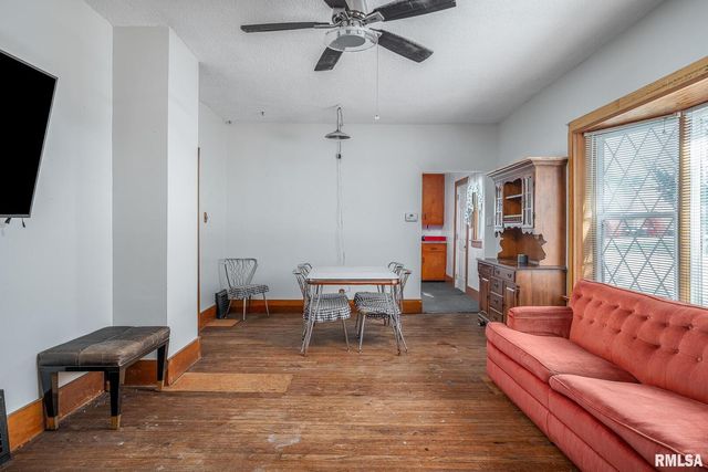 407 1ST Avenue, Albany, IL 61230