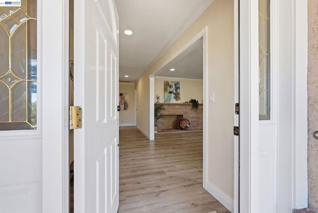 1204 Vistagrand Dr, San Leandro, CA 94577