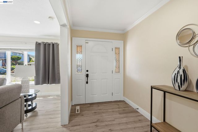 1204 Vistagrand Dr, San Leandro, CA 94577