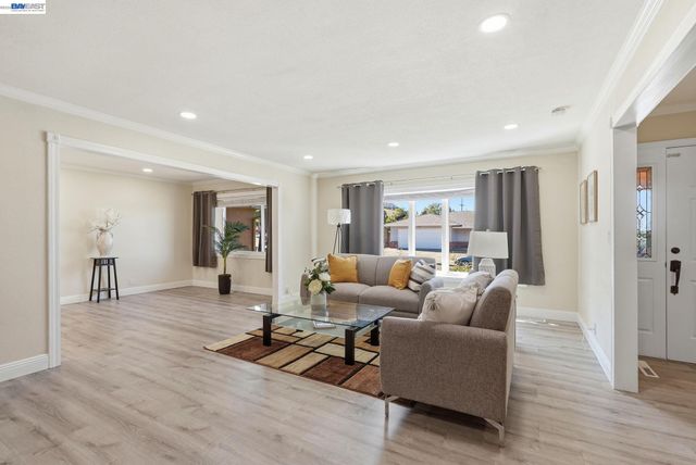 1204 Vistagrand Dr, San Leandro, CA 94577
