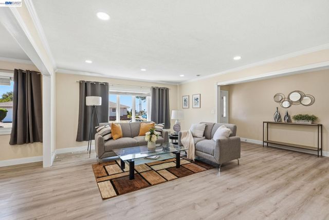 1204 Vistagrand Dr, San Leandro, CA 94577