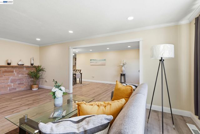 1204 Vistagrand Dr, San Leandro, CA 94577